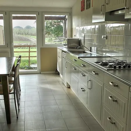 Holiday home Holiday Vakantiehuisjes De Betuwe 4 Kesteren